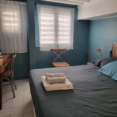 2 Pieces Avignon Intramuros Place Pie Екстер'єр фото